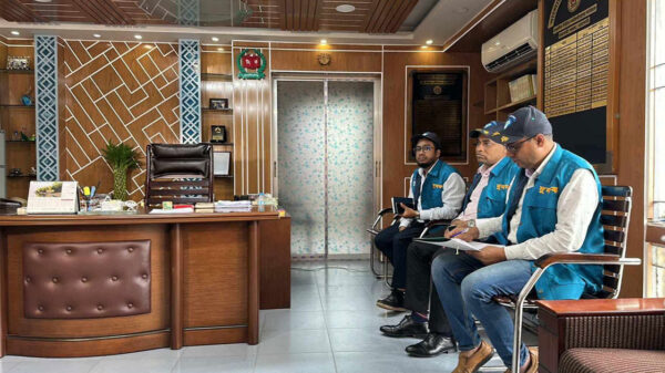 একযোগে দেশের ১৩ জেলা নির্বাচন অফিসে দুদকের হানা