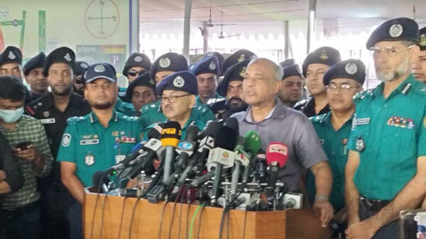এবার নিরাপত্তা নিয়ে শতভাগ কনফিডেন্ট আছি: স্বরাষ্ট্র উপদেষ্টা