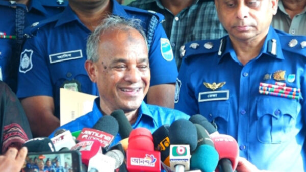 কলঙ্ক মোচনে পুলিশকে মানবিক হতে হবে : স্বরাষ্ট্র উপদেষ্টা
