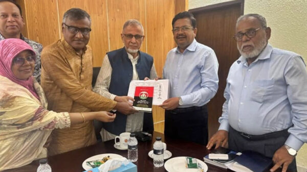 জুলাই অভ্যুত্থানে নিহত শ্রমিকদের তালিকা হস্তান্তর