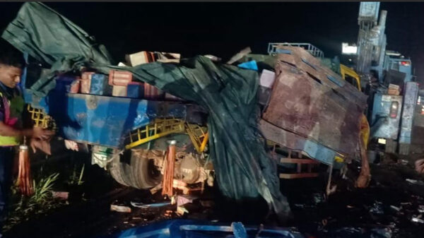 ঢাকা-মাওয়া এক্সপ্রেসওয়েতে বাস-ট্রাক সংঘর্ষে নিহত ৪