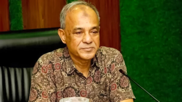 পুলিশের কাছে রাইফেল থাকলেও থাকবে না মারণাস্ত্র স্বরাষ্ট্র উপদেষ্টা