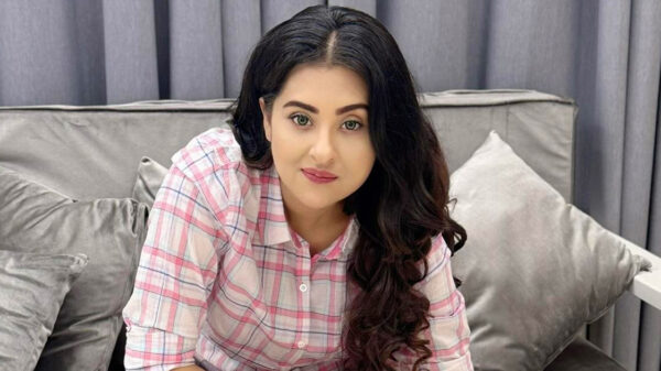 ভবিষ্যতে কার কাছে থাকতে চান বুবলী?