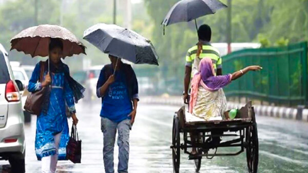 ভারী বৃষ্টির আভাস, কমবে তাপমাত্রা