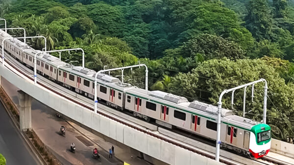 মেট্রোরেল চলাচল শুরু