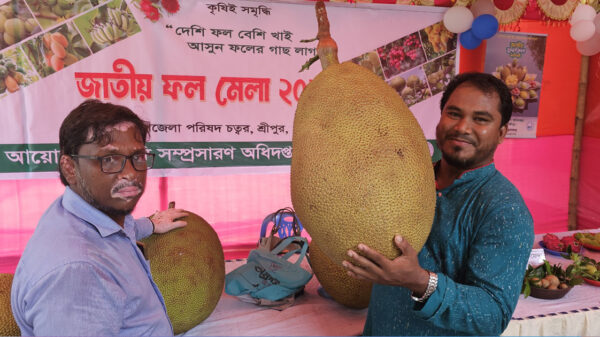 মেলায় ৩২ কেজি ওজনের কাঁঠাল, নজর কাড়ছে দর্শনার্থীদের