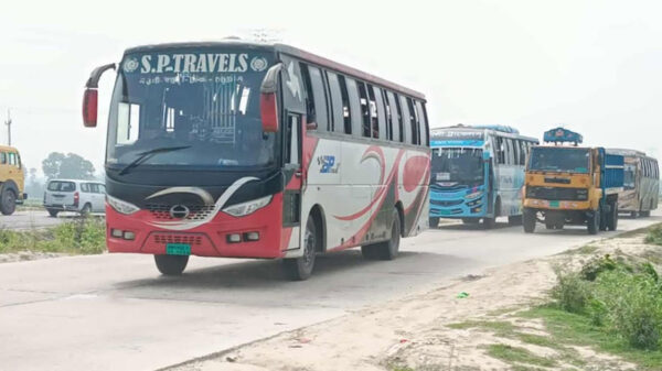 যমুনা সেতুতে ১৩ কিলোমিটার এলাকাজুড়ে যানবাহনে ধীরগতি