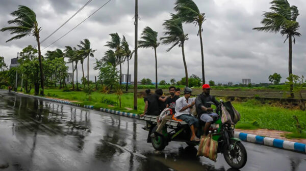 রাতের মধ্যে সাত অঞ্চলে ঝড়ের আভাস