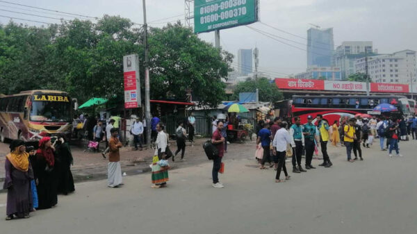 স্বস্তিতেই ঢাকায় ফিরছে মানুষ