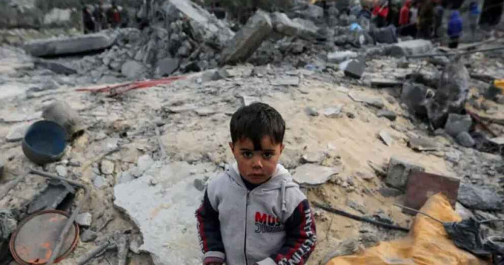 গাজায় ইসরায়েলি হামলায় নিহত আরও ৮২ গাজায় ইসরায়েলি হামলায় নিহত আরও ৮২