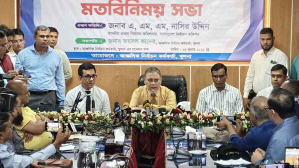 নির্বাচনে অস্ত্রের চেয়েও ভয়াবহ হুমকি হতে পারে এআই: সিইসি