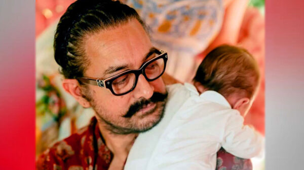 বেড়াতে গিয়ে কন্যাশিশুর নামকরণ করলেন আমির