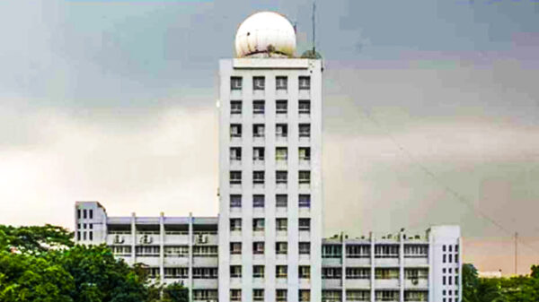 ভারী বর্ষণ ও ঝড় নিয়ে আবহাওয়ার নতুন পূর্বাভাস
