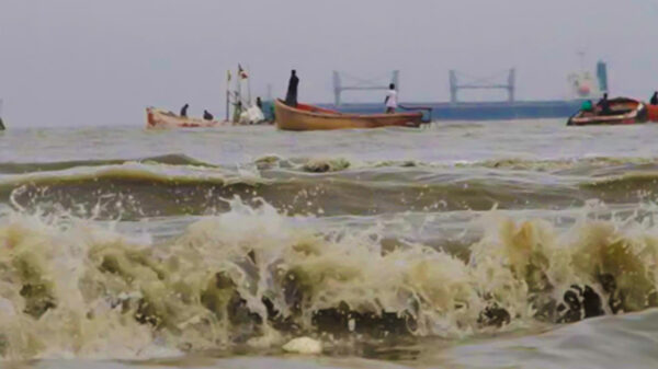 সমুদ্র বন্দরে ৩ নম্বর সতর্ক সংকেত