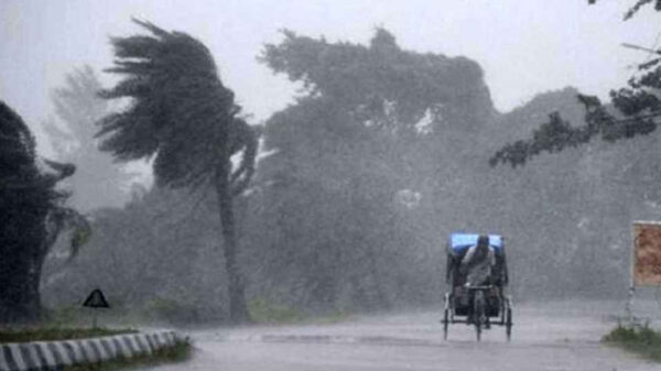 সাত অঞ্চলে ঝড়ের আভাস, নদীবন্দরে সতর্ক সংকেত