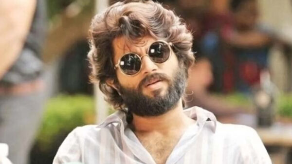 সিনেমা মুক্তির আগে বিপাকে অভিনেতা বিজয়