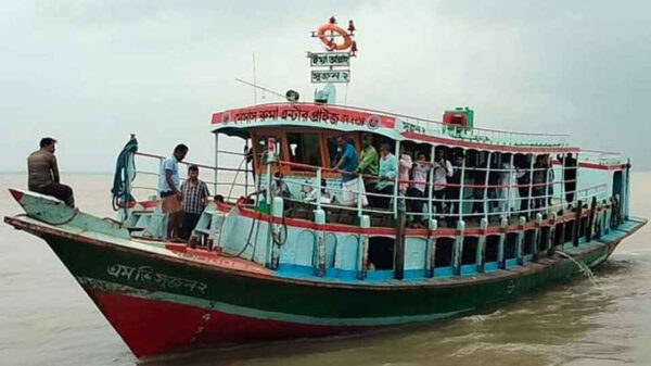 ১৫ ঘণ্টা পর দৌলতদিয়া-পাটুরিয়া লঞ্চ চলাচল শুরু