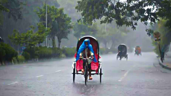 ৩ বিভাগে অতি ভারী বর্ষণের পূর্বাভাস, ভূমিধসের শঙ্কা