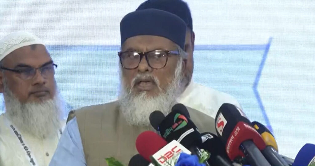 এজেন্সি মালিক ৩ হাজার বিড়ি নিয়ে সৌদি যান, স্বর্ণ আনার সময় ধরা খান: ধর্ম উপদেষ্টা