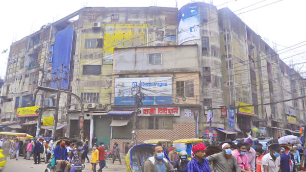 গুলিস্তানের সুন্দরবন স্কয়ার মার্কেটে আগুন, নিয়ন্ত্রণে ১১ ইউনিট