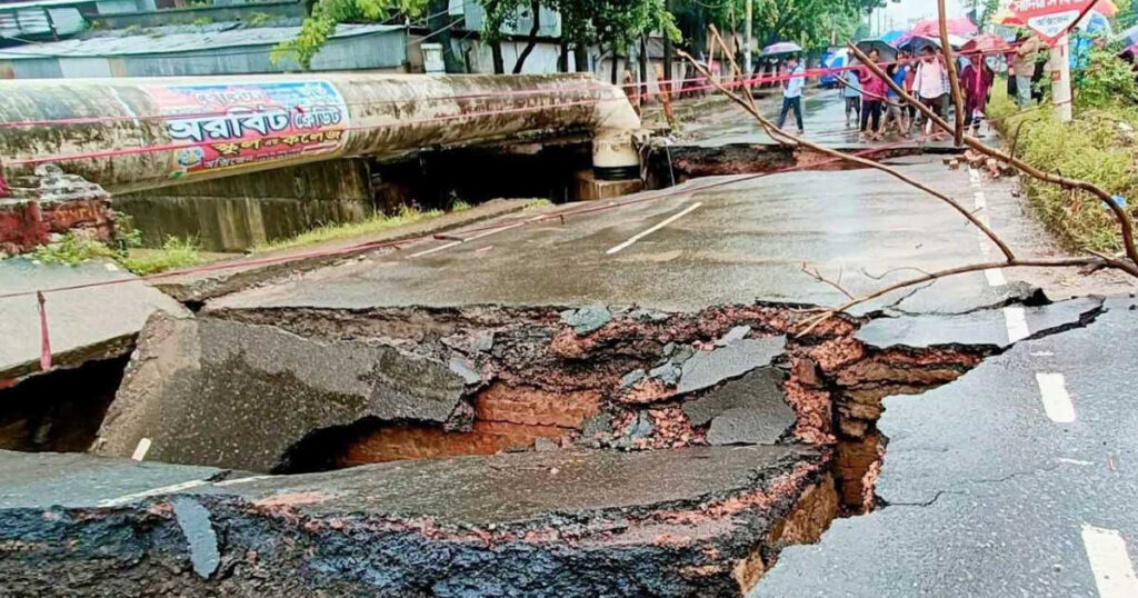 টানা বৃষ্টিতে চট্টগ্রামে দেবে গেছে সড়ক, জলাবদ্ধতায় ভোগান্তি