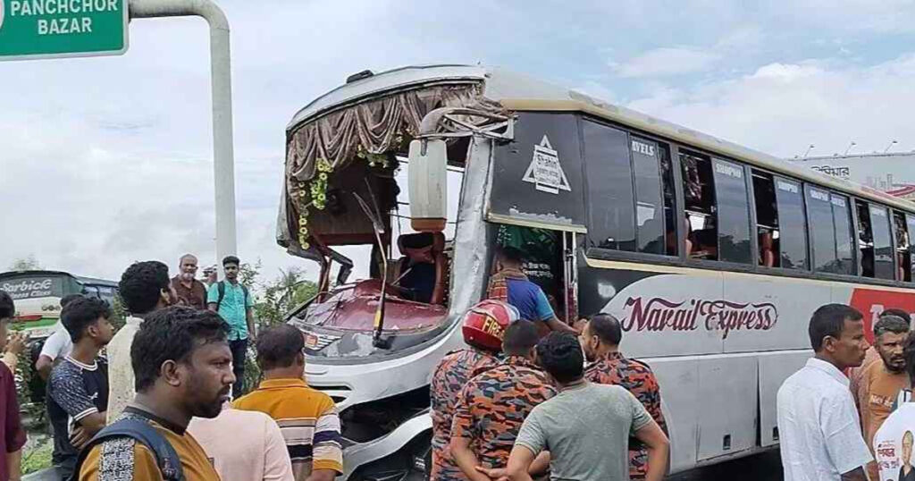ঢাকা-ভাঙ্গা এক্সপ্রেসওয়েতে ৪ বাসের সংঘর্ষে আহত ২৫ ঢাকা-ভাঙ্গা এক্সপ্রেসওয়েতে ৪ বাসের সংঘর্ষে আহত ২৫