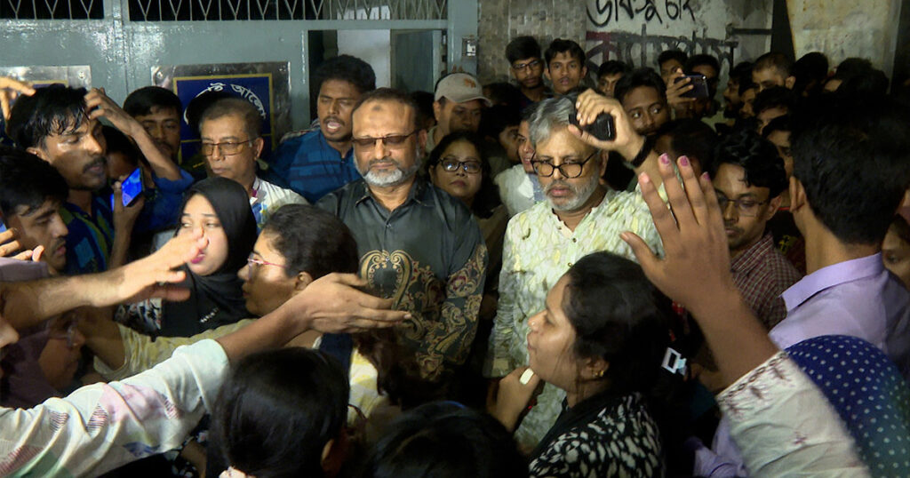 ঢাবির হলগুলোতে প্রকাশ্য ও গুপ্ত রাজনীতি নিষিদ্ধ ঘোষণা