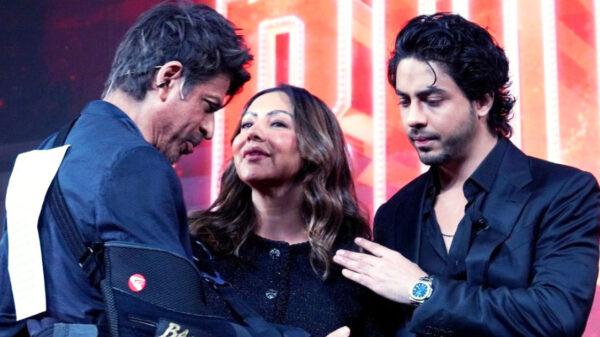 দেড় কোটির ঘড়ি হাতে আরিয়ান, শাহরুখেরটা আরও দামি!