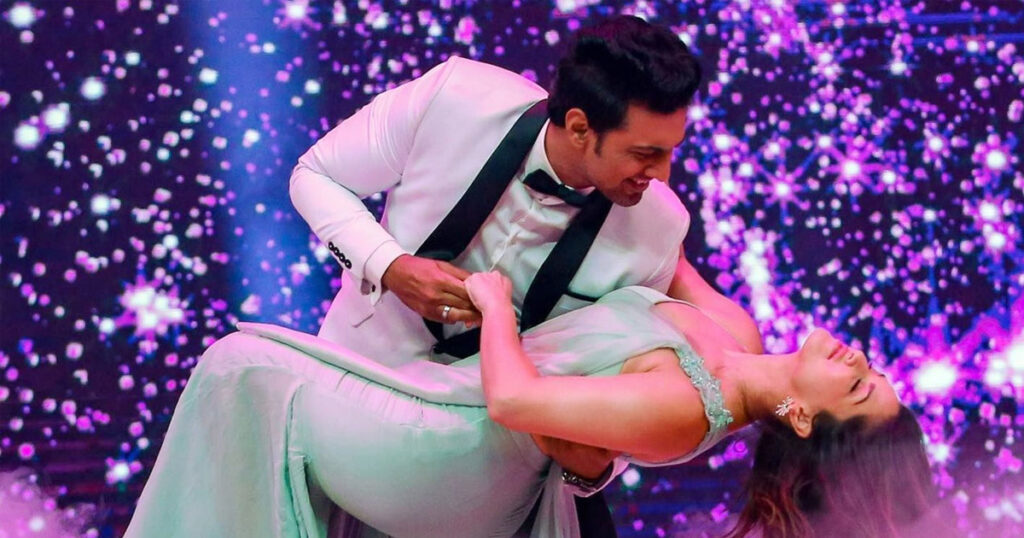 দেবের সঙ্গে সানি লিওনের সেই মুহূর্ত, ভাইরাল ভিডিও