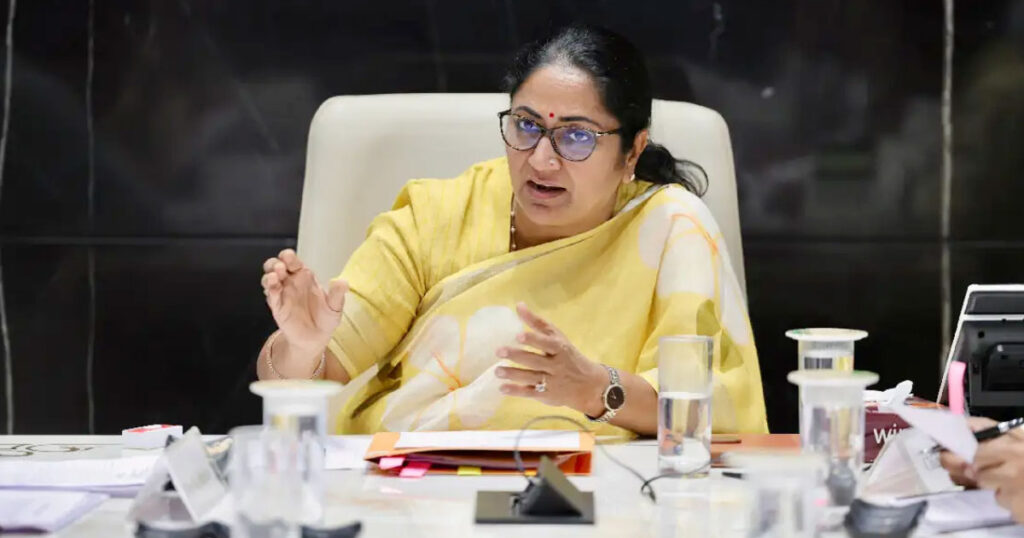 নিজ বাসভবনে দিল্লির মুখ্যমন্ত্রীর ওপর হামলা, গ্রেপ্তার ১