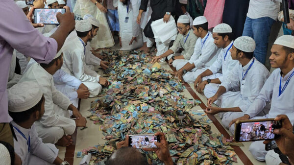 পাগলা মসজিদের দানবাক্সে এবার মিলেছে ৩২ বস্তা টাকা