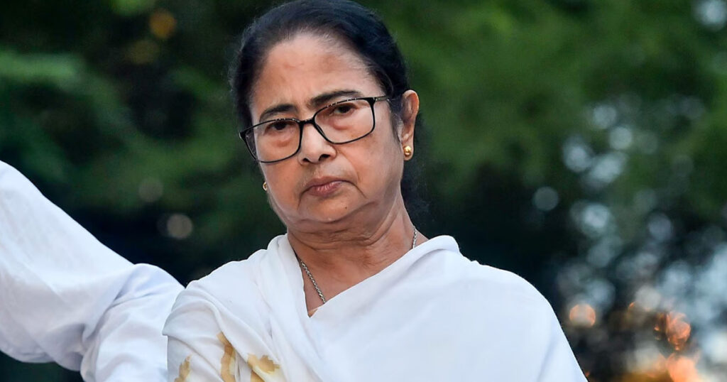 বাংলাকে ‘বাংলাদেশি ভাষা’ বলায় ক্ষোভ ঝাড়লেন মমতা