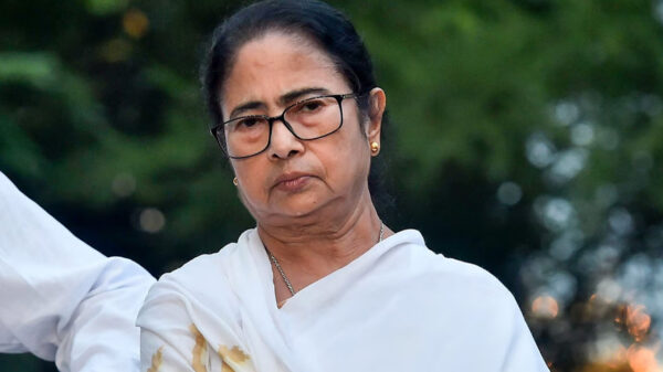 বাংলাকে ‘বাংলাদেশি ভাষা’ বলায় ক্ষোভ ঝাড়লেন মমতা
