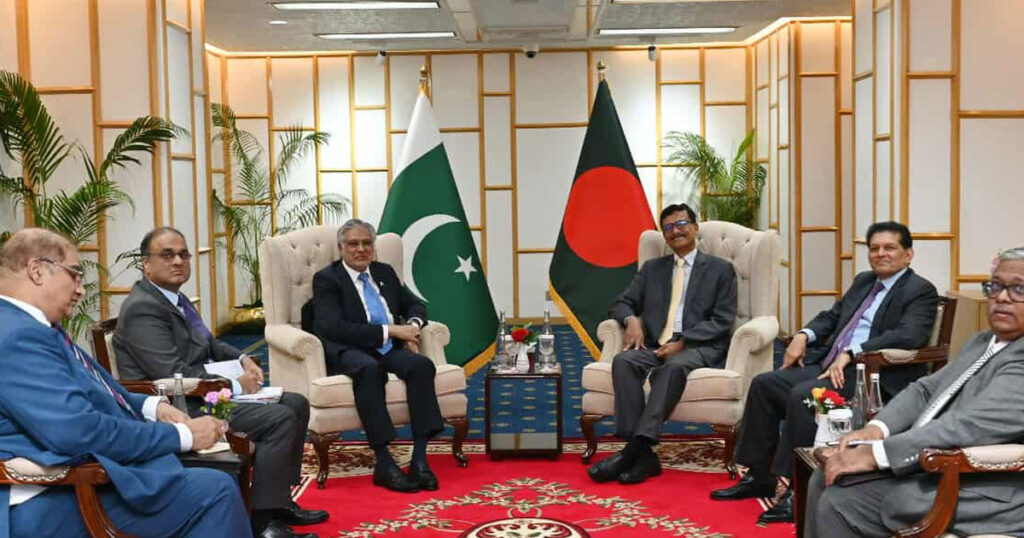 বাংলাদেশ-পাকিস্তান পররাষ্ট্রমন্ত্রী পর্যায়ের বৈঠক চলছে