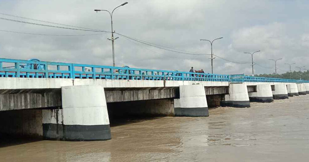বিপৎসীমার ওপরে তিস্তার পানি, ৪ জেলায় বন্যার আশঙ্কা 