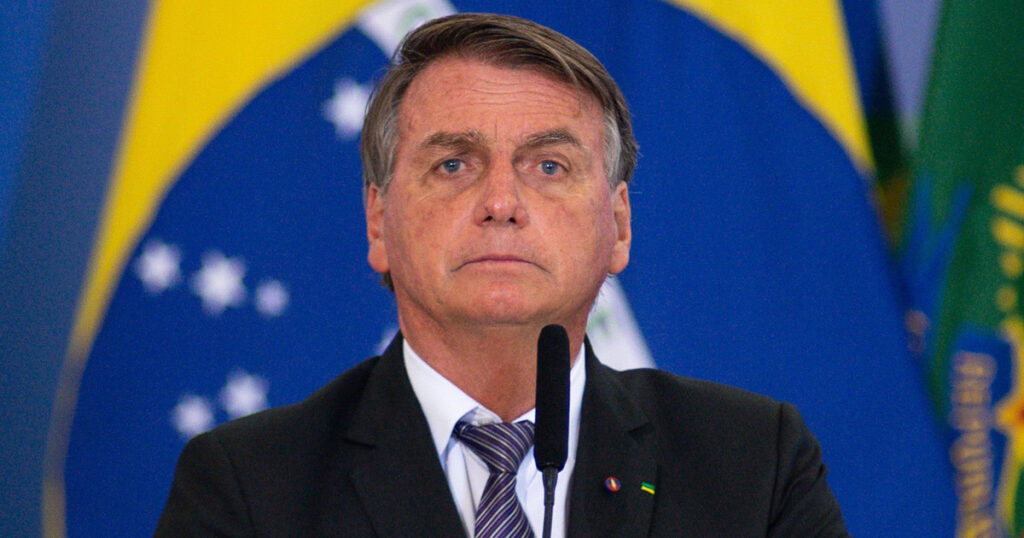 ব্রাজিলের সাবেক প্রেসিডেন্ট বলসোনারোকে গৃহবন্দী করার নির্দেশ সুপ্রিম কোর্টের