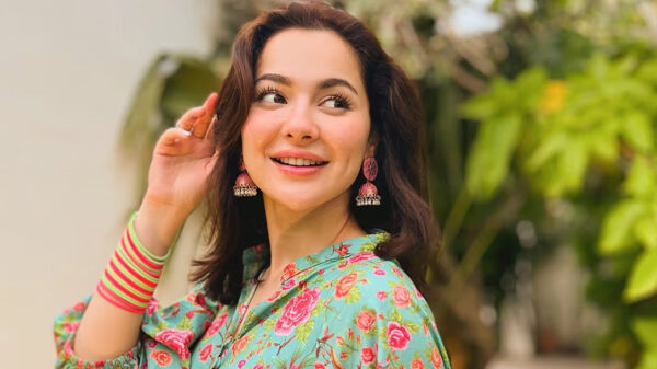 ভক্তদের সারপ্রাইজ দিলেন হানিয়া আমির