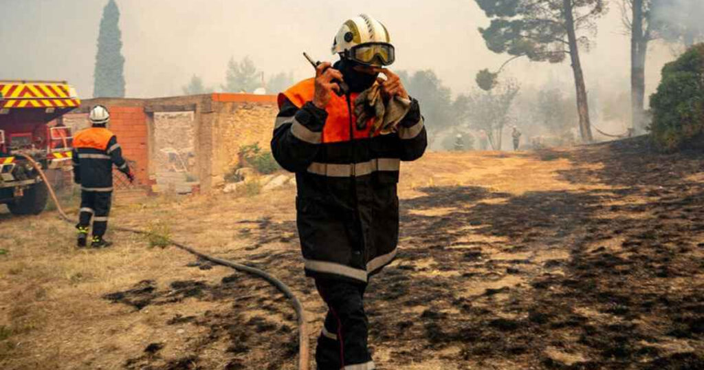 ভয়ংকর দাবানলের হানা ফ্রান্সে, পুড়ছে প্যারিসের চেয়েও বিশাল এলাকা