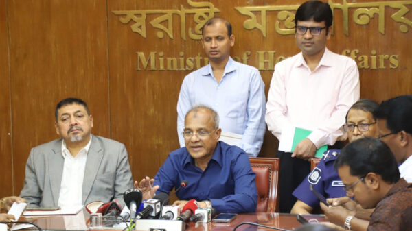 লুট হওয়া অস্ত্র উদ্ধারে স্বরাষ্ট্র মন্ত্রণালয়ের পুরস্কার ঘোষণা