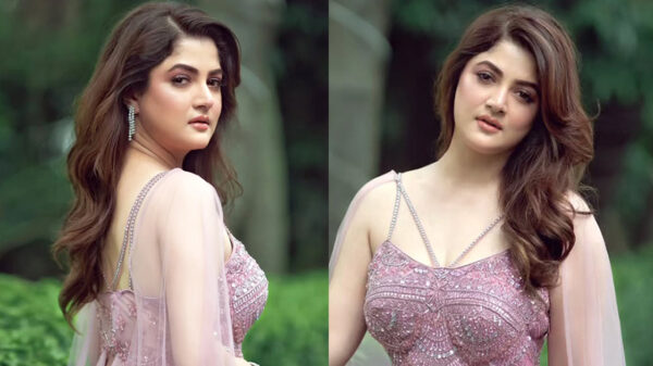 লেহেঙ্গায় মুগ্ধতা ছড়ালেন শ্রাবন্তী