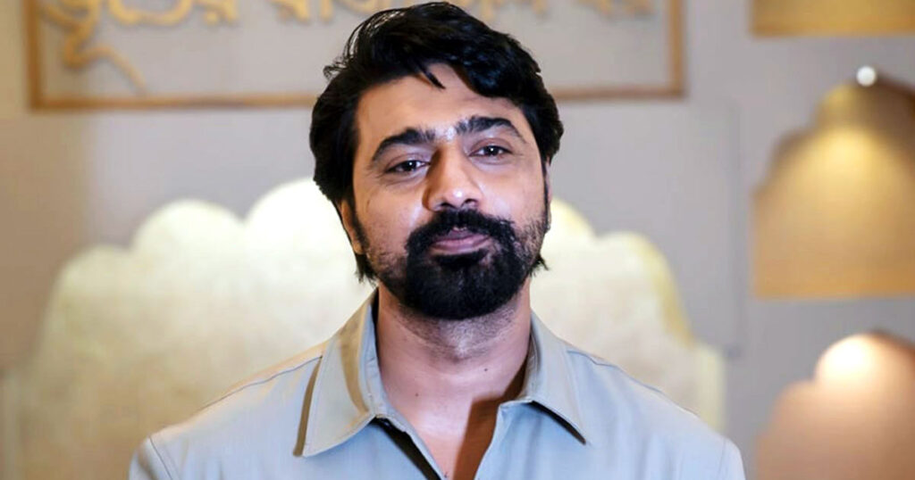 শুভশ্রীর সঙ্গে পর্দায় নিজেকে দেখে দেবের চোখে পানি, ভিডিও ভাইরাল