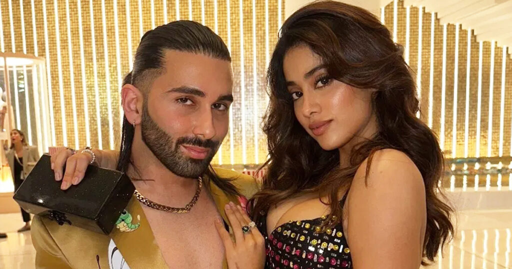 শেষমেশ ওরিকেই ‘স্বামী’ বলে পরিচয় দিলেন জাহ্নবী শেষমেশ ওরিকেই ‘স্বামী’ বলে পরিচয় দিলেন জাহ্নবী