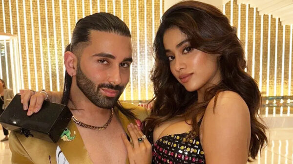শেষমেশ ওরিকেই ‘স্বামী’ বলে পরিচয় দিলেন জাহ্নবী