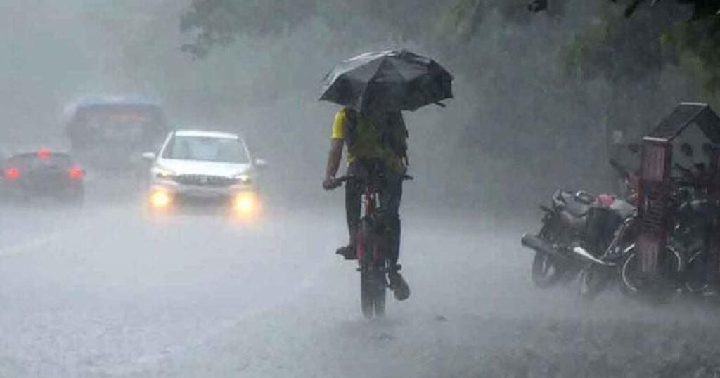 সন্ধ্যার মধ্যে ৭ অঞ্চলে ঝোড়ো হাওয়াসহ বজ্রবৃষ্টির আভাস