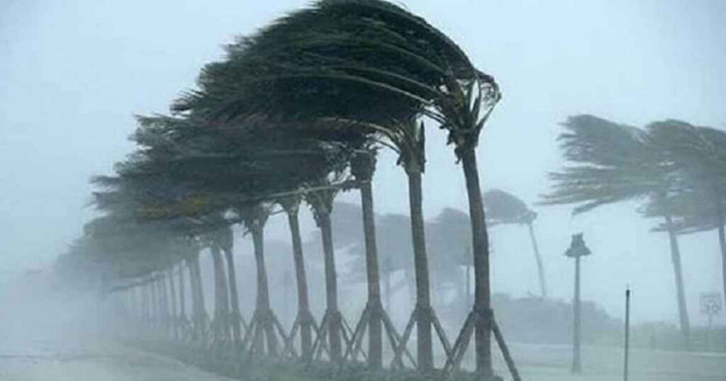 সাত জেলায় ৬০ কিমি বেগে ঝড় ও বজ্রসহ বৃষ্টির আভাস