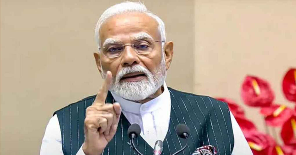 স্বাধীনতা দিবসে পাকিস্তানকে কঠিন হুঁশিয়ারি দিলেন মোদি