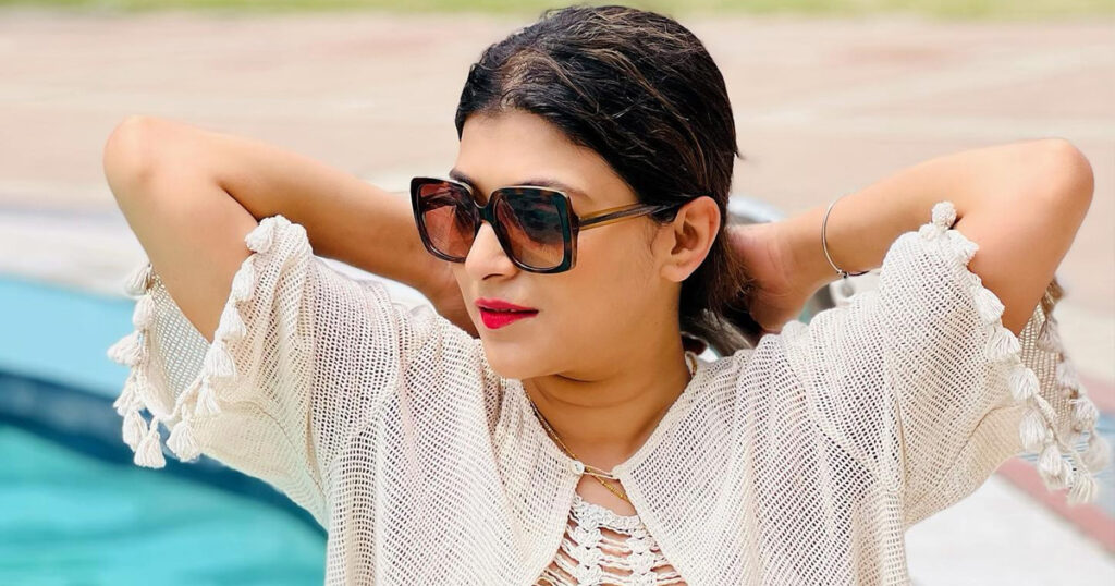 স্বামীর পরকীয়া নিয়ে লাইভে এসে কাঁদলেন অভিনেত্রী স্বামীর পরকীয়া নিয়ে লাইভে এসে কাঁদলেন অভিনেত্রী