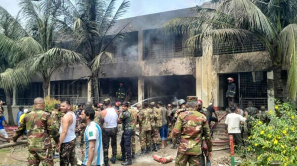 ৩৩ দিন মৃত্যুর সঙ্গে লড়ে না ফেরার দেশে শিক্ষার্থী তাসনিয়া