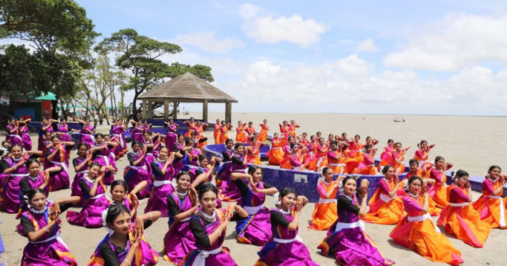 ‘ইত্যাদি’ এবার ভোলার চরফ্যাশনে, লাখো মানুষের সমাগম