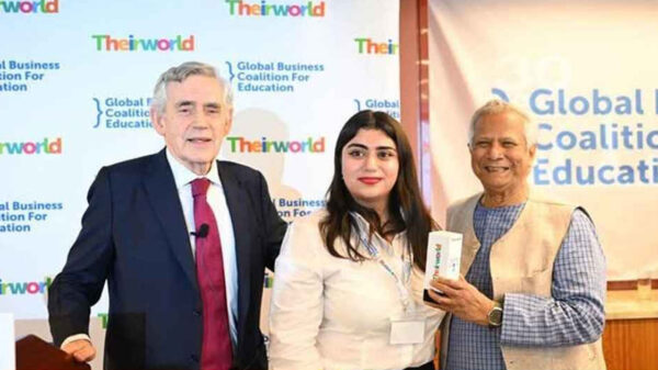 আনলক বিগ চেঞ্জ অ্যাওয়ার্ড পেলেন প্রধান উপদেষ্টা